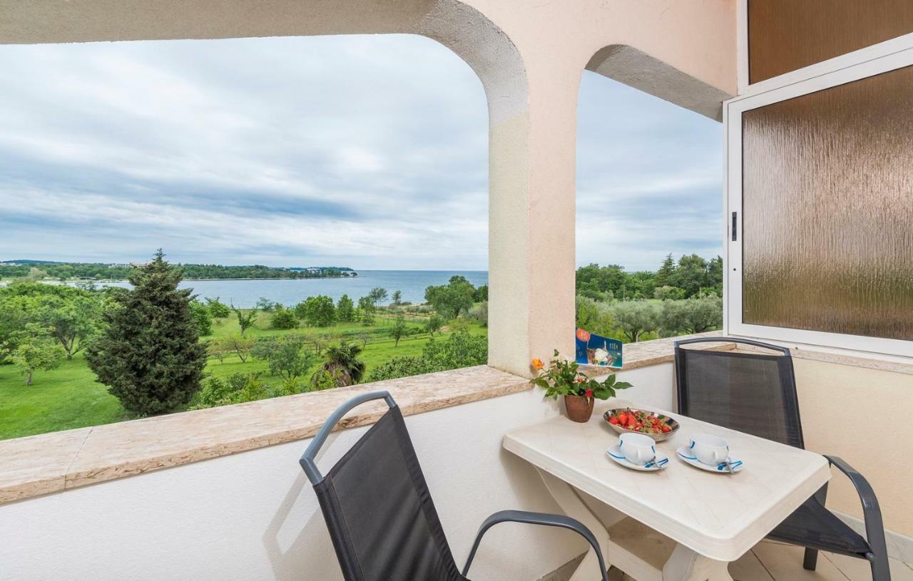 Apartments Saladinka Červar-Porat Exteriör bild