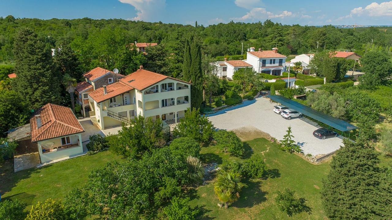 Apartments Saladinka Červar-Porat Exteriör bild