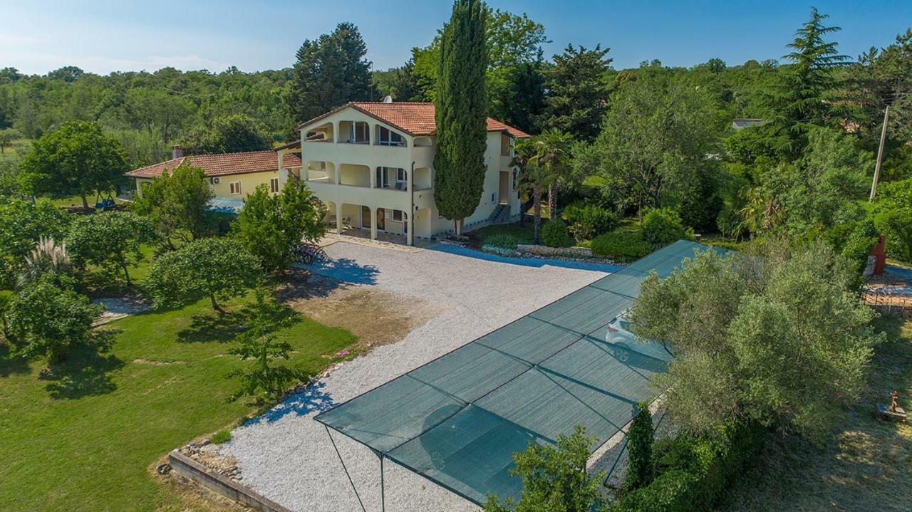 Apartments Saladinka Červar-Porat Exteriör bild